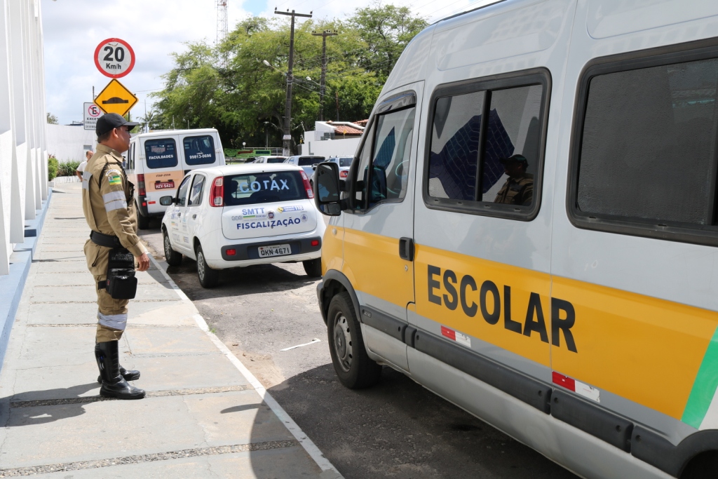 Recadastramento de taxistas e transportadores escolares segue até 30/09 - SMTT Aracaju